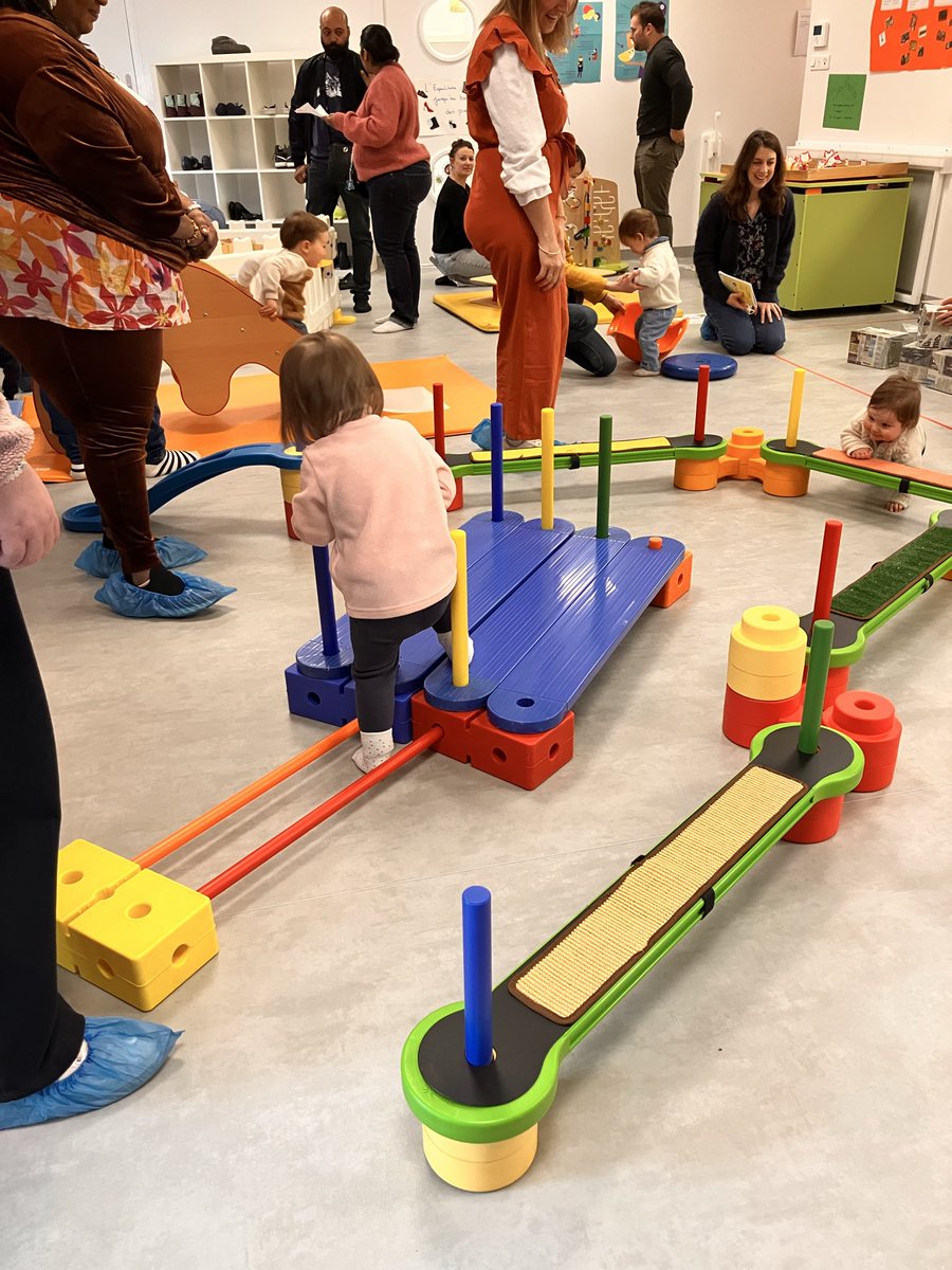 jpm_lagny's tweet photo. Ce matin, le Relais Petite Enfance de @VilledeLagny proposait une matinée découverte.
Plus de 50 enfants et leurs familles ont découvert ce lieu dédié aux tout-petits.
Un beau moment d’échange pour Audrey Dikbas, nouvelle adjointe à la petite enfance, aux côtés d’Émilie Neilz. https://t.co/c5bnFgeMuV
