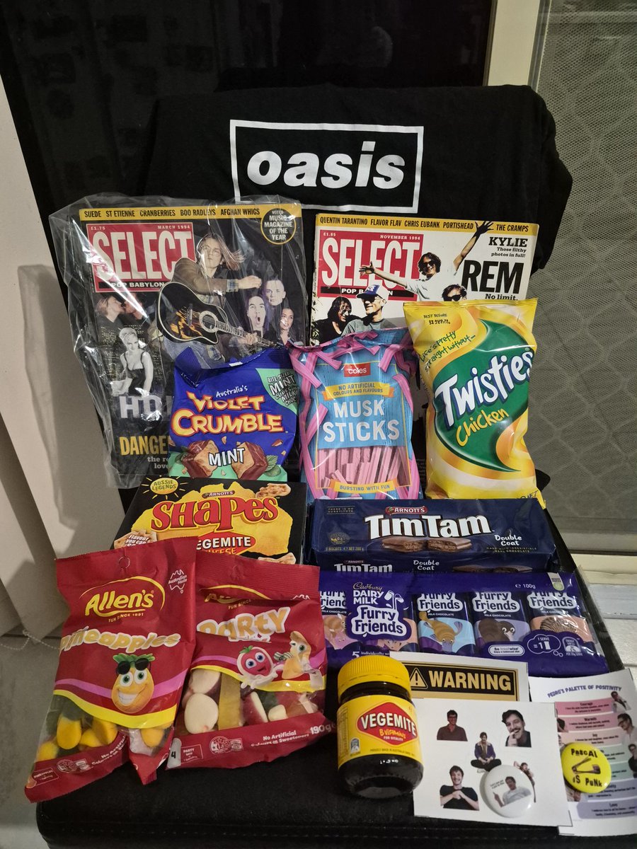 marnieispunk's tweet photo. COMPETITION TIME!!!
If you want to enter: You need to follow me, like the post, share the post and comment what you want to win most.Includes an oasis tshirt size m, 2 select magazines, pedro pascal stickers also some pins and not to forget the Aussie snacks. Winners can be o/s https://t.co/BqB6ONVmBe