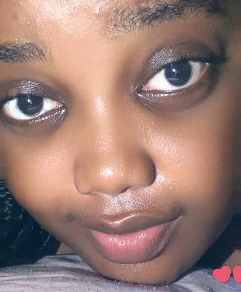 Tuelewane hapo kama ni dada ako mkiwa mnatembea road muweke upande wa kulia ila kama dem wako akae upande wa kushoto mtatusaidia sana. Akhsante!