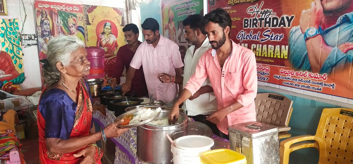RcYuvaShakthi's tweet photo. Our IDOL Mega Power Star @AlwaysRamCharan garu's Birthday celebrations by Team RC Yuvashakthi - Sattenalalli 

#RamCharanBdayCelebrations 
#PEDDI https://t.co/xPavDSrxNg