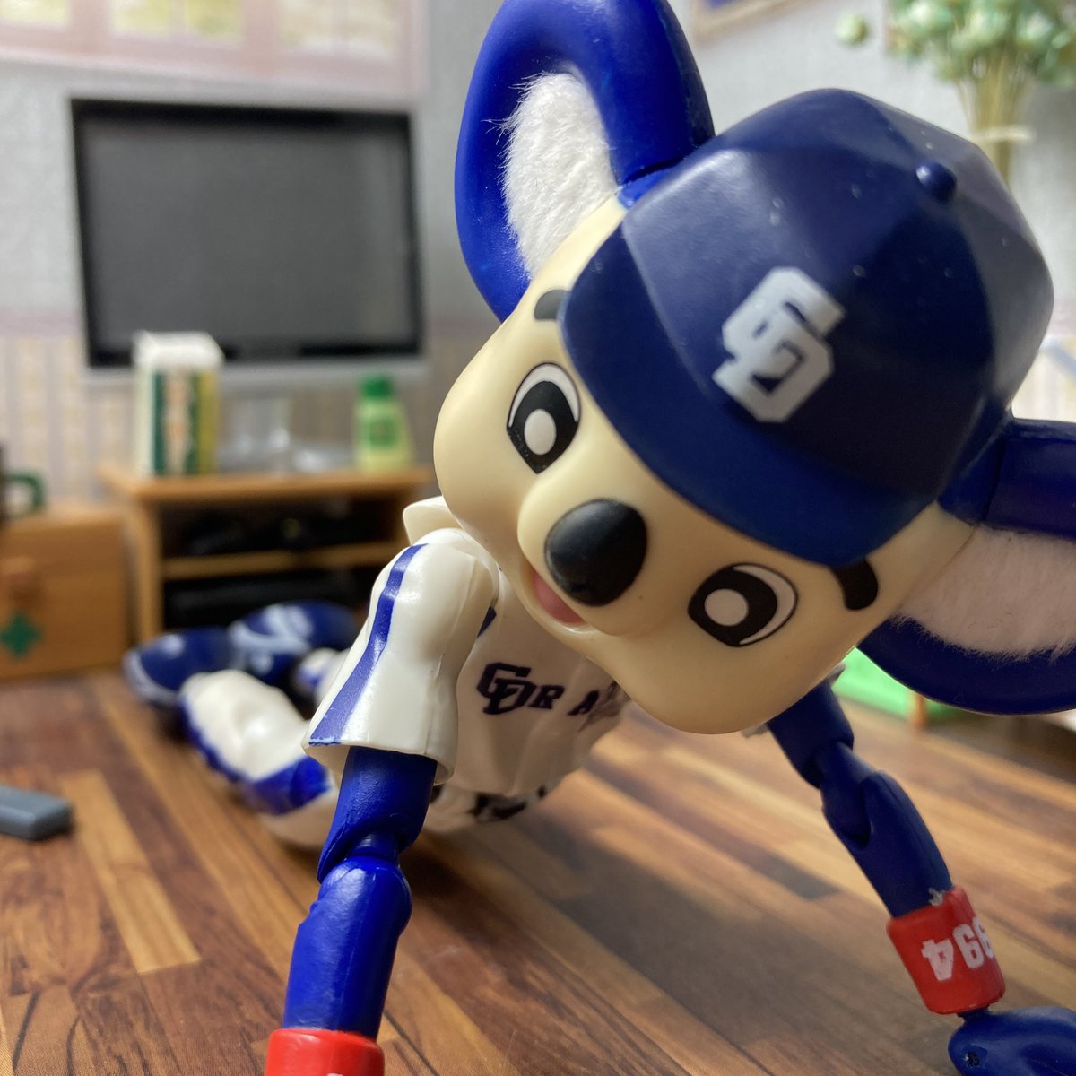 中日勝利でドアラにごはんbot tweet media