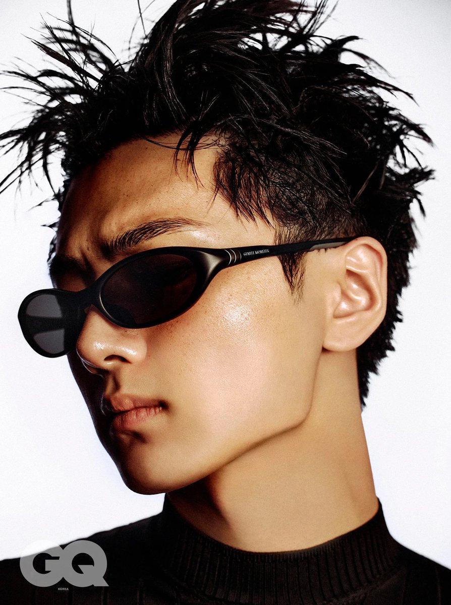 jay itu punya facial features yang sangat defined dan sharp, bener bener high fashion model material banget. ditambah personality nya yang well spoken dan berwawasan luas, dia oke banget buat diajak kolaborasi sama brand. brands, please take a look at him! 😭❤️