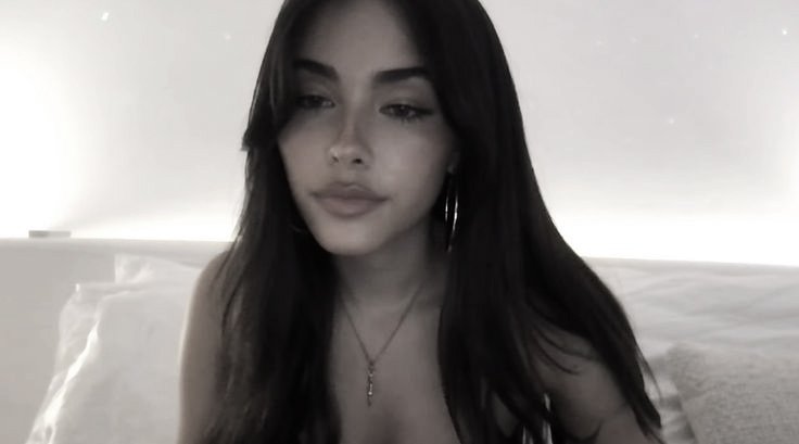 𝖤𝗅𝗈𝗎𝗂𝗌𝖾 𝖡𝖾𝗅𝗅. tweet media