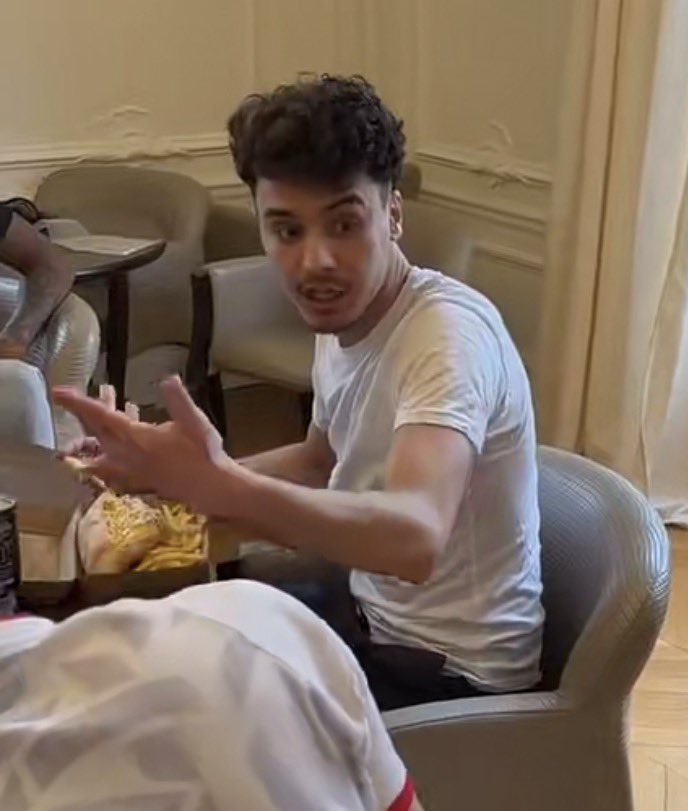 Leonard Munchkin👙 tweet media