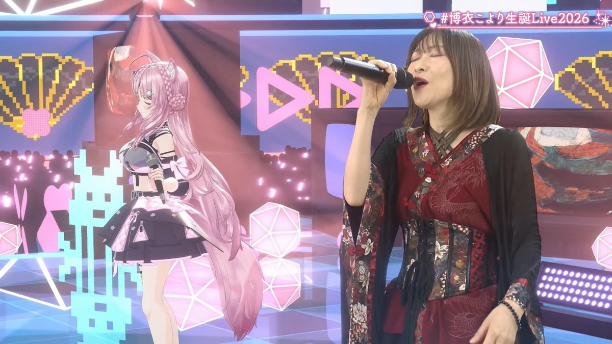 GrenzeZaube_pic's tweet photo. 5曲目はSuaraさんと、キミガタメ！
きたあああ、うたわれええええ！！
背後の映像！？
#博衣こより生誕Live2026 #こより実験中 https://t.co/2IRD7f5lqT