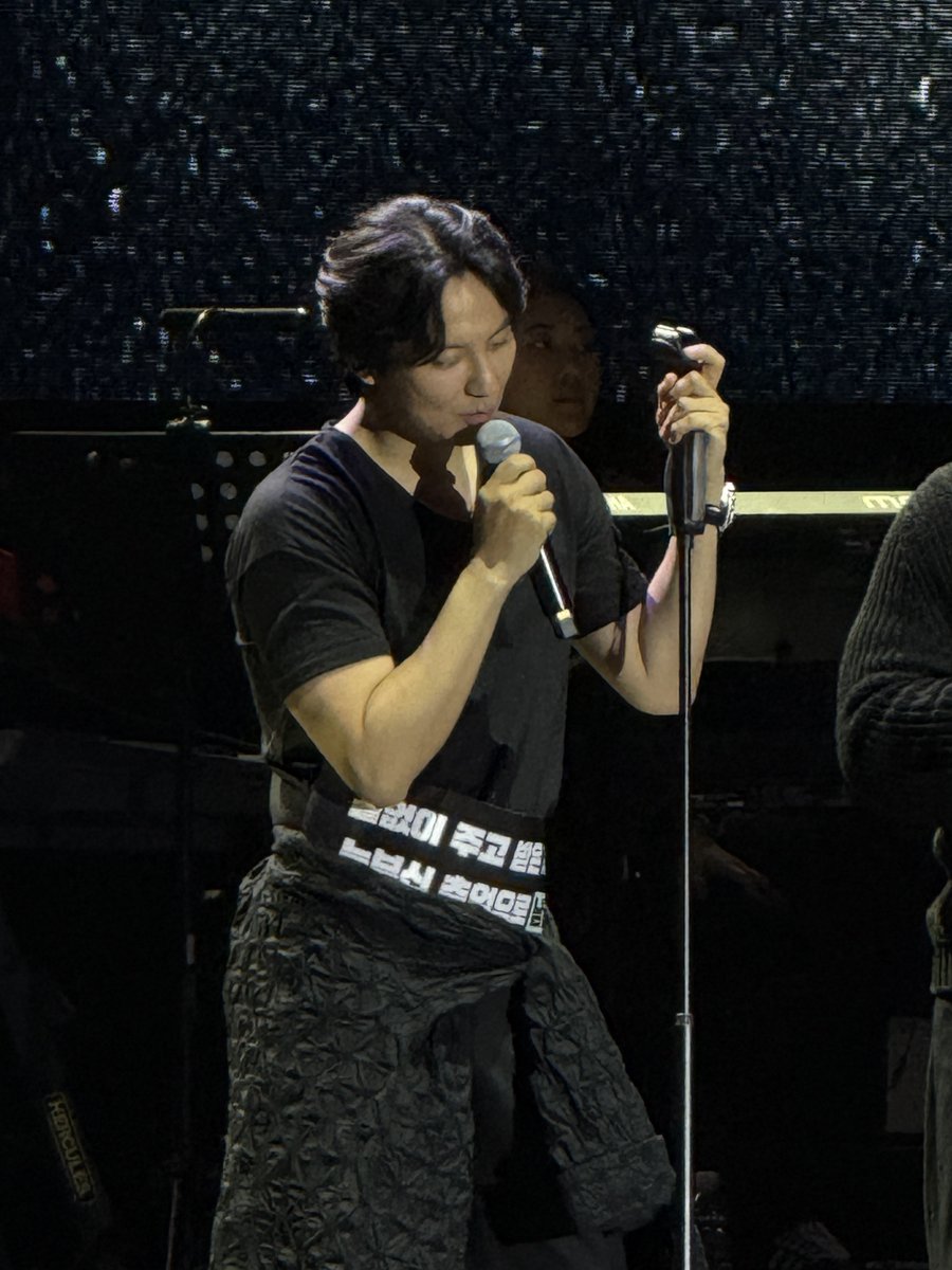신인가수 팔뚝이 무슨 한 짐