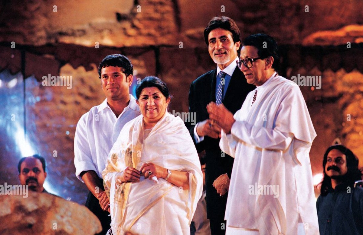 dks_230's tweet photo. दाऊद का खौफ, बाला साहेब की दहाड़ और बॉलीवुड का ग्लैमर 💥 

90 के दशक की मुंबई में पावर का असली खेल पर्दे के पीछे चलता था। 

सियासत, क्राइम और सिनेमा का वो अनकहा स��� जो आज भी इत��हास के पन्नों में दर्ज है। 
एक तरफ दाऊद इब्राहिम और छोटा राजन जैसे गैंगस्टर्स की..Read more https://t.co/UxznhI6nV5