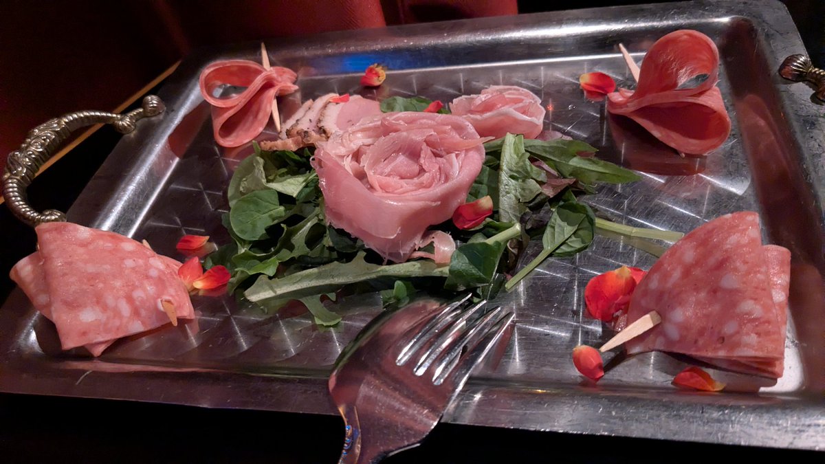liqueur7777's tweet photo. ダンシングフレイム カベルネソーヴィニヨン
麗しき薔薇の園
常しえの君に贈る薔薇の招待状
悪魔を宿す炎の闇魔導
#VAMPIRECAFE
#銀座 https://t.co/FzKQ9AYcBp