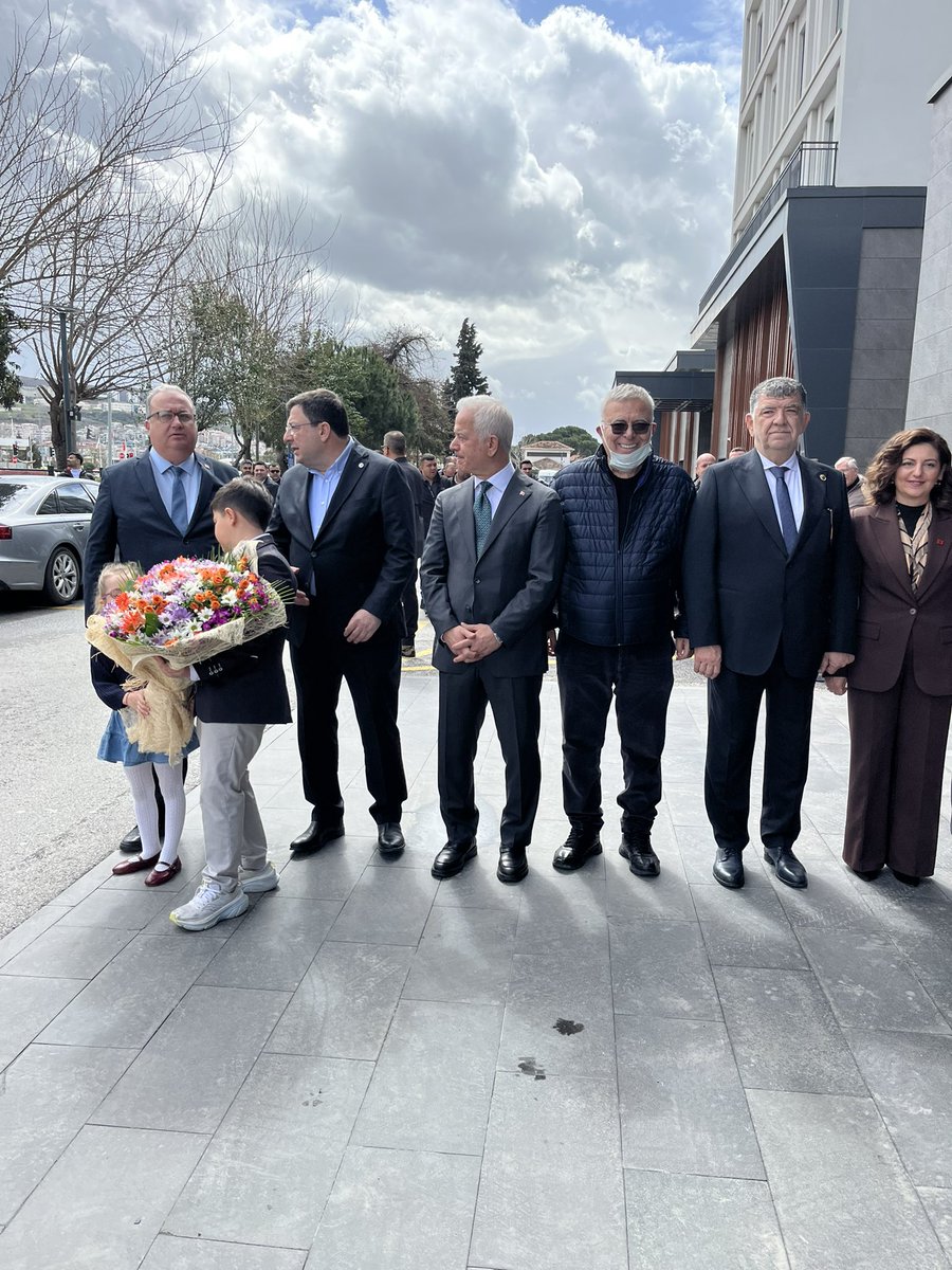 AliSARIBAS's tweet photo. CHP genel https://t.co/4RX35aEipk.Özgül ÖZER’ karşıladık ve Cumhuriyet meydanında halkımıza seslendi.
 “Yeter artık.Kara düzen bitsin,halkın iktidarı gelsin “!! https://t.co/zYiRTFV9cV
