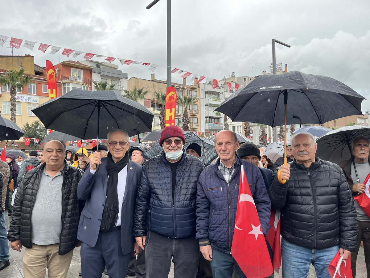 AliSARIBAS's tweet photo. CHP genel https://t.co/4RX35aEipk.Özgül ÖZER’ karşıladık ve Cumhuriyet meydanında halkımıza seslendi.
 “Yeter artık.Kara düzen bitsin,halkın iktidarı gelsin “!! https://t.co/zYiRTFV9cV