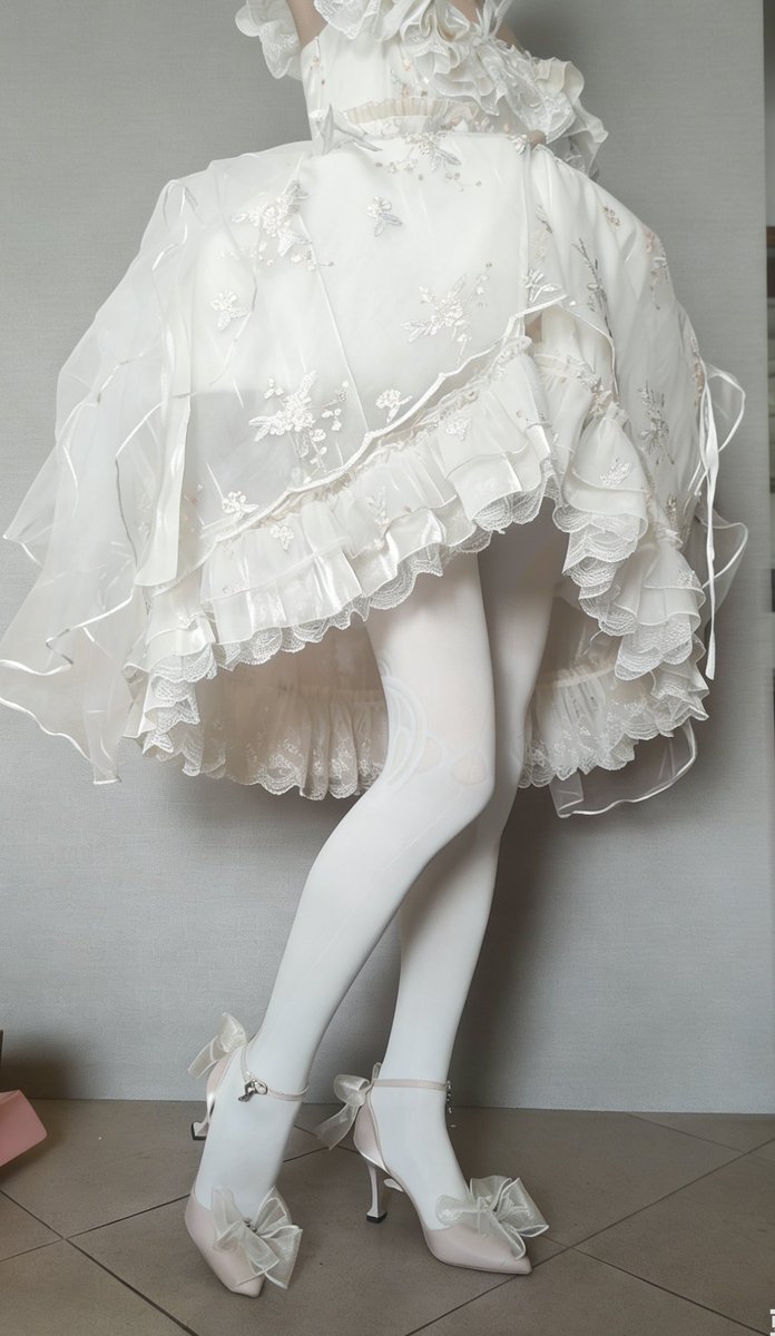 lbo125638's tweet photo. 低价出一条小裙子，推上会有人想买吗，可以附赠点小礼物
＃cos  ＃Lolita  ＃lo群  ＃原味 https://t.co/Gvz8VbsqtW