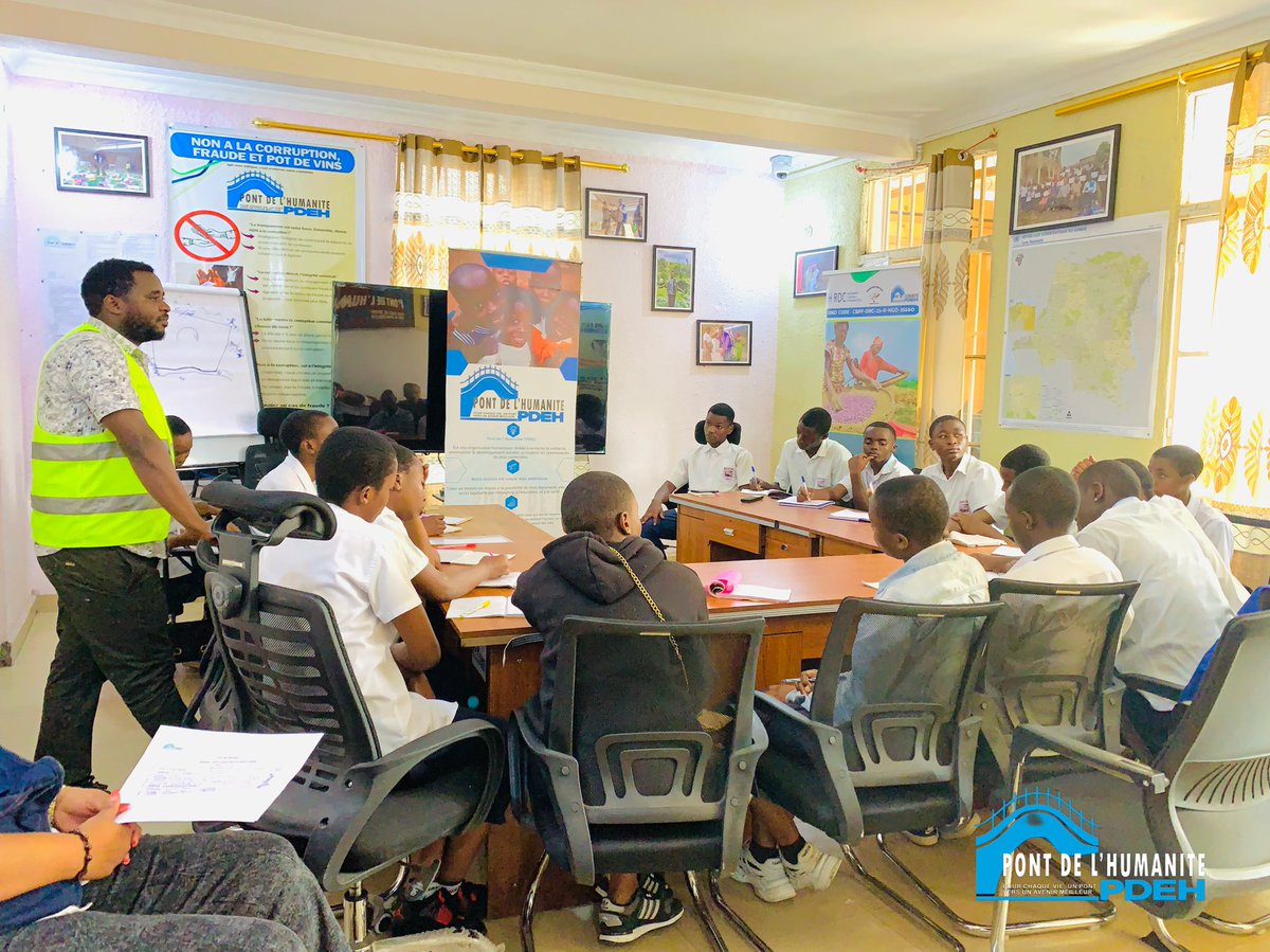 PdehRdc's tweet photo. Visite enrichissante au bureau #PDEH ce 27 mars 2026 : les élèves de la 5ème année en Technique Sociale de l’Institut Mont Carmel ont découvert nos actions et échangé sur le travail humanitaire. Une jeunesse engagée et prometteuse ! 
#JeunesseEducative https://t.co/vlOdF7dsc4