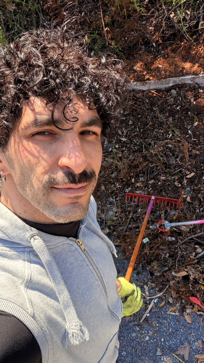 Mannyhermes's tweet photo. Oggi #RetakeRoma 🧴🚯 https://t.co/cTx4Y2hUDN