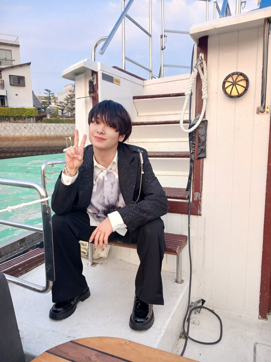 プレゼンス ファンツアーデスク tweet media