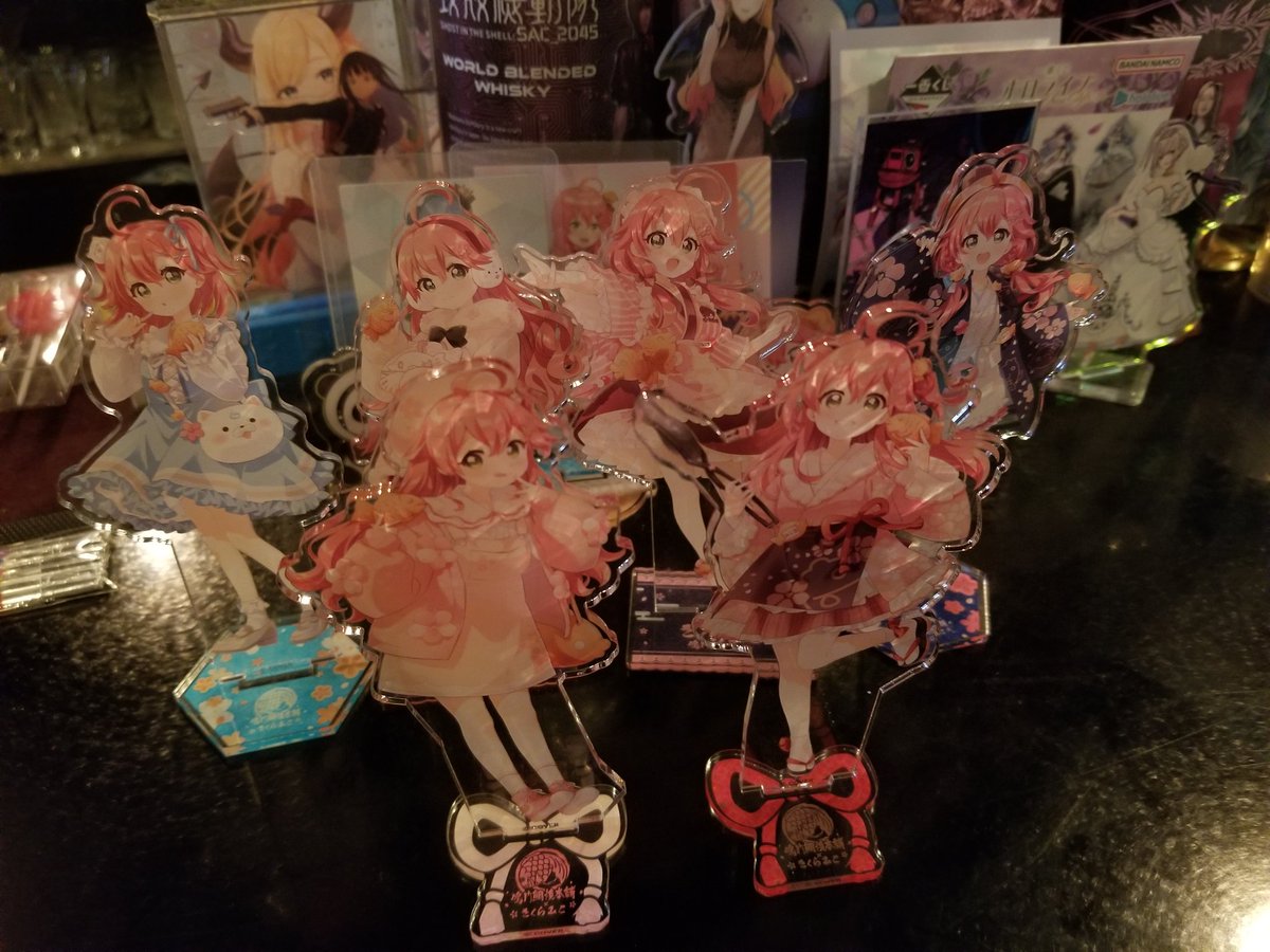 おはようございます。

今回で3回目(3年分)のアクスタ！

絵本も買えた！

また、今年も1年応援しよう！

#ホロライブ
#35P