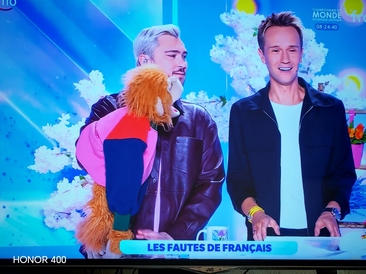 ZimmerMarie's tweet photo. Attention @cyrilferaud.. @Jeffpanacloc et Jean Marc  sont dans la place...
Excellente émission je rigole tellement c'est excellent 😂 https://t.co/mGBR128Ofr