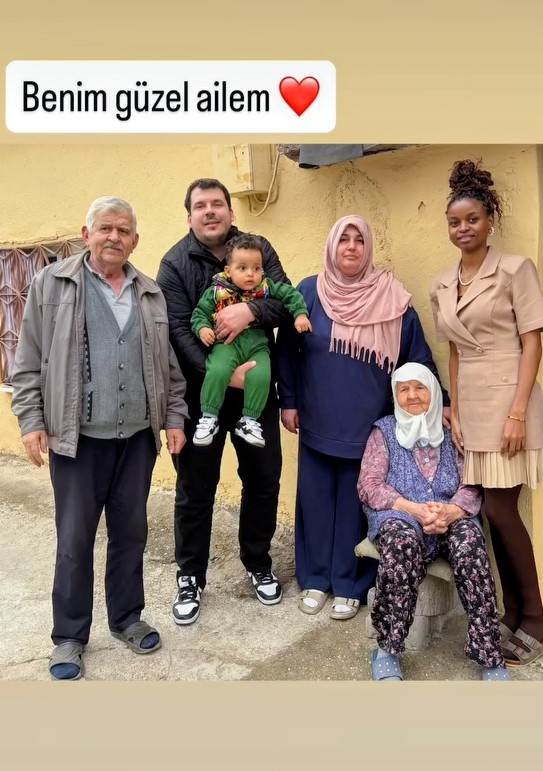 Bu sadece bir fotoğraf değil, bu 10 yıl boyunca parçalanmış bir aileyi yeniden bir araya getirmenin vermiş olduğu zaferin resmidir. Bu benim bırakmadığım mücadelemin resmidir.