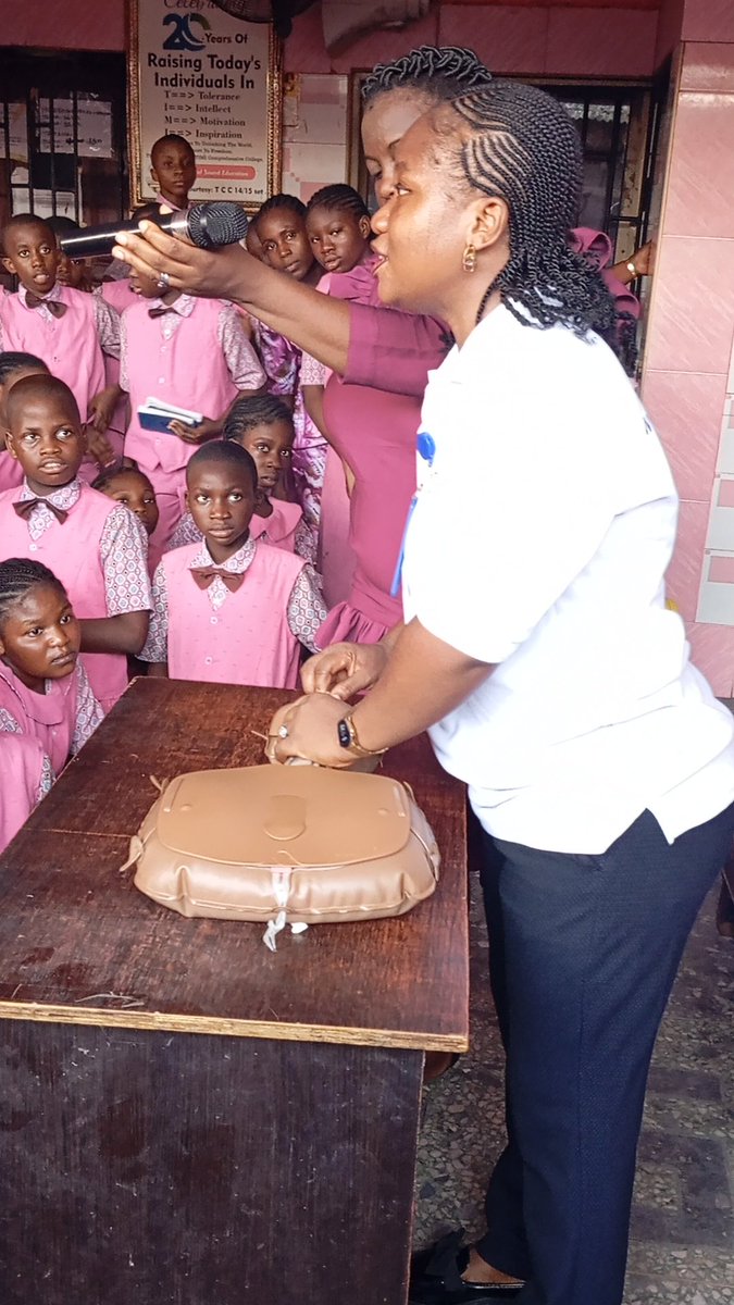 GraciousP117's tweet image. Pouring water on someone who faints-helpful or harmful?

It doesn’t revive them.
It only looks like it does.

And in some cases, it can cause harm.

In an emergency:
Stay calm. Get help. Respond safely.

Let’s unlearn this.
 
@Fmohnigeria

#TrainTheYoung 
#CPRAwareness