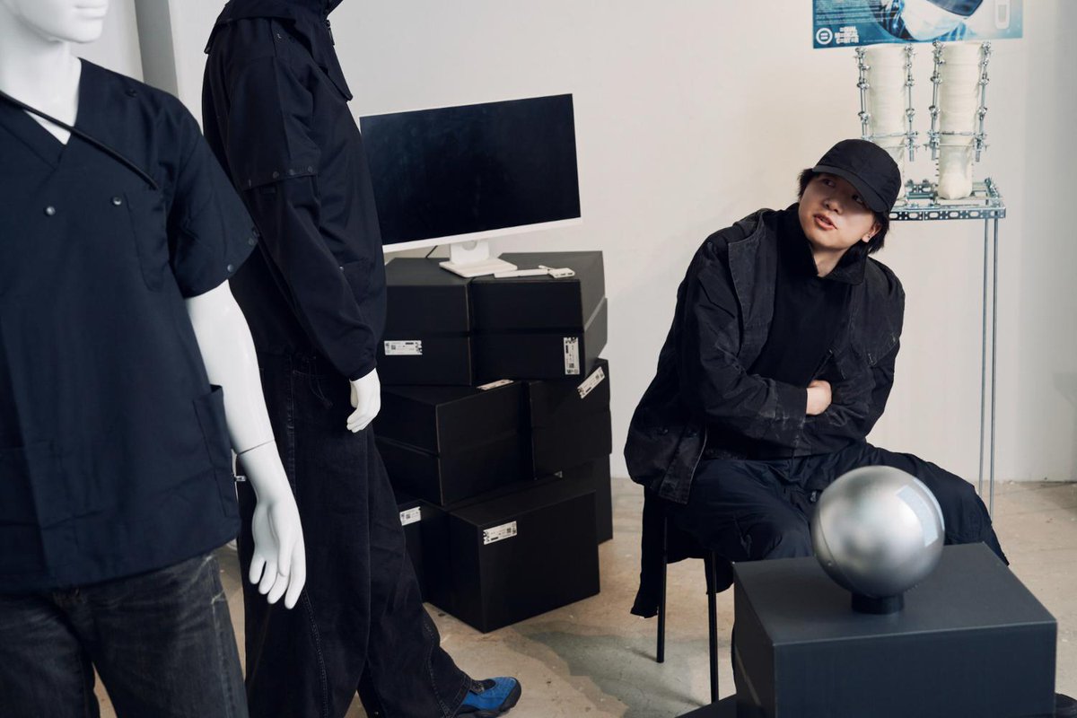 fashionsnap's tweet photo. 「医療って、小難しく捉えられがちで。ホスピタルアートのような取り組みは近年増えましたが、あまり決定的な変化をもたらせていないように感じる理由は、アーティスト自身と医療現場の距離感にあると考えているんです。僕はその隔絶を埋めたいんです」 https://t.co/MazN0L9Ar2