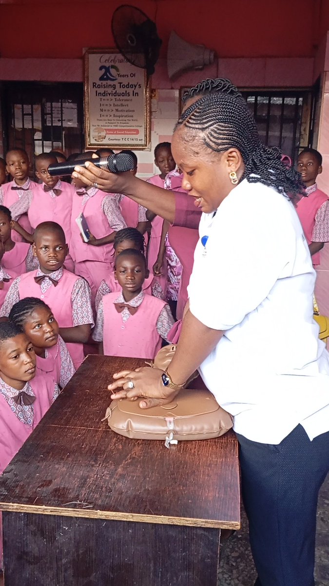 GraciousP117's tweet image. Pouring water on someone who faints-helpful or harmful?

It doesn’t revive them.
It only looks like it does.

And in some cases, it can cause harm.

In an emergency:
Stay calm. Get help. Respond safely.

Let’s unlearn this.
 
@Fmohnigeria

#TrainTheYoung 
#CPRAwareness