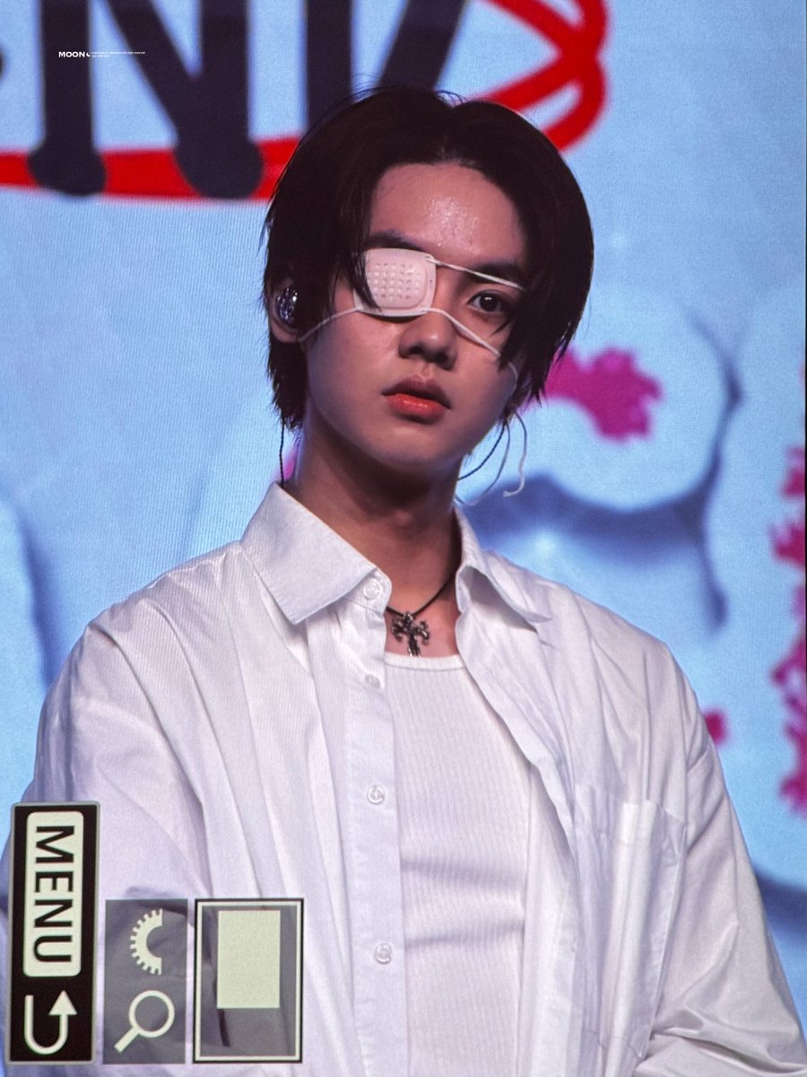 𝙈𝙊𝙊𝙉 tweet media