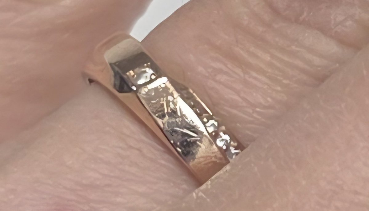 유애დ tweet media