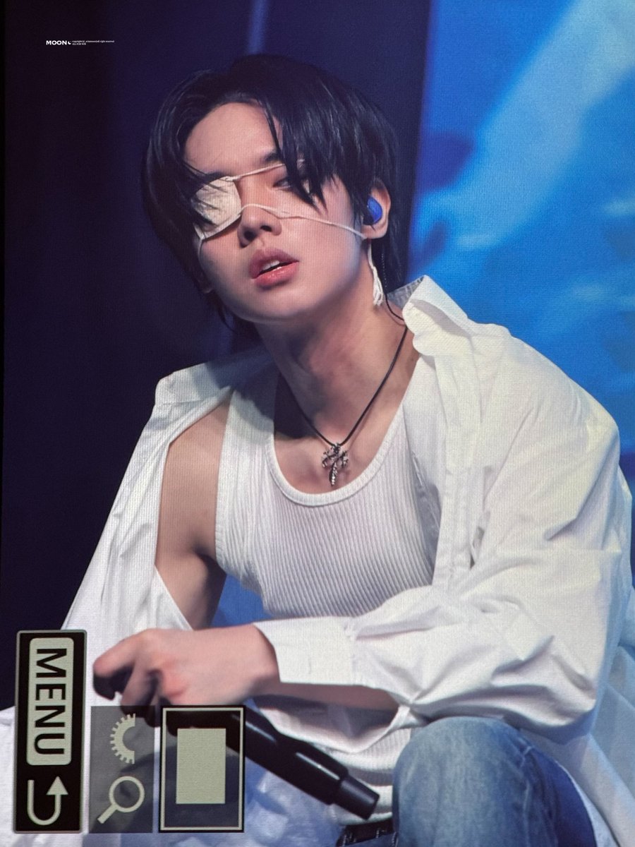 𝙈𝙊𝙊𝙉 tweet media