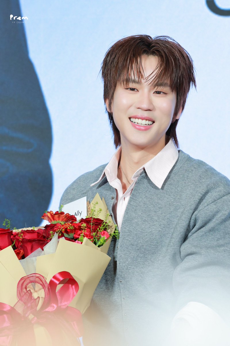 𝐩𝐫𝐞𝐦_𝐢𝐧_𝐟𝐫𝐚𝐦𝐞 tweet media