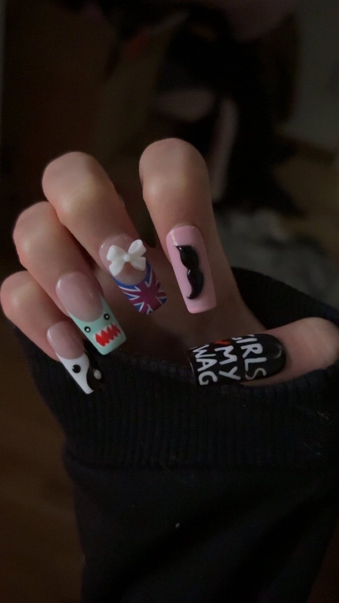 _kinore_'s tweet photo. i love getting unique nails https://t.co/h4Lyy4CQ7t