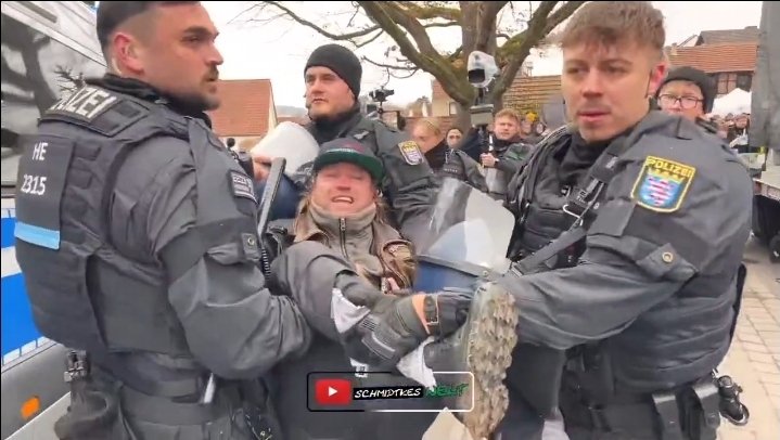 Herr Gehört tweet media