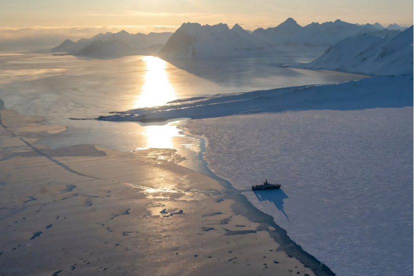 Tiredearth's tweet image. Arctic sea ice at lowest level ever this winter

#TiredEarth #ClimateChange
🔗 tiredearth.com/articles/arcti…