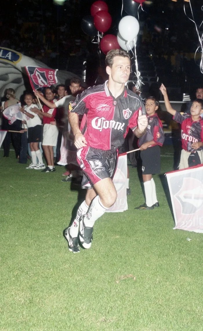 🏄🏻‍♂️ tweet media