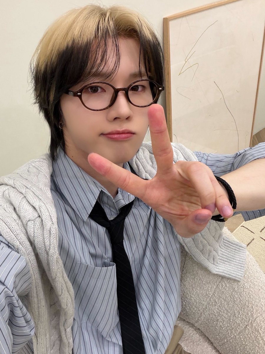 Xdinary Heroes tweet media