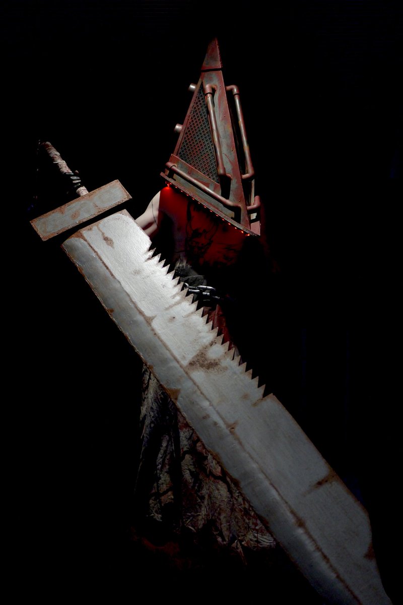 vickyycos's tweet photo. in my dreams...

Fanexpo Vancouver

#pyramidhead #cosplay #cosplaycommunity #silenthill #silenthillcosplay #pyramidheadcosplay https://t.co/SPeeCFdILX