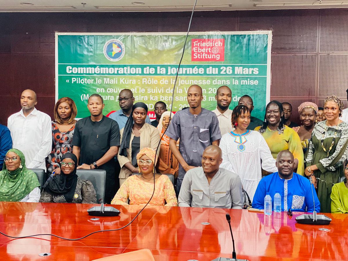 Dans le cadre de la commémoration du 26 mars 1991, Association Démocratie 101 MALI , en tant que membre du Consortium des Organisations Civiques et Patriotiques de Jeunes et de Femmes (COCPJF), a participé à une activité organisée dans le cadre du renforcement des acquis de 1991