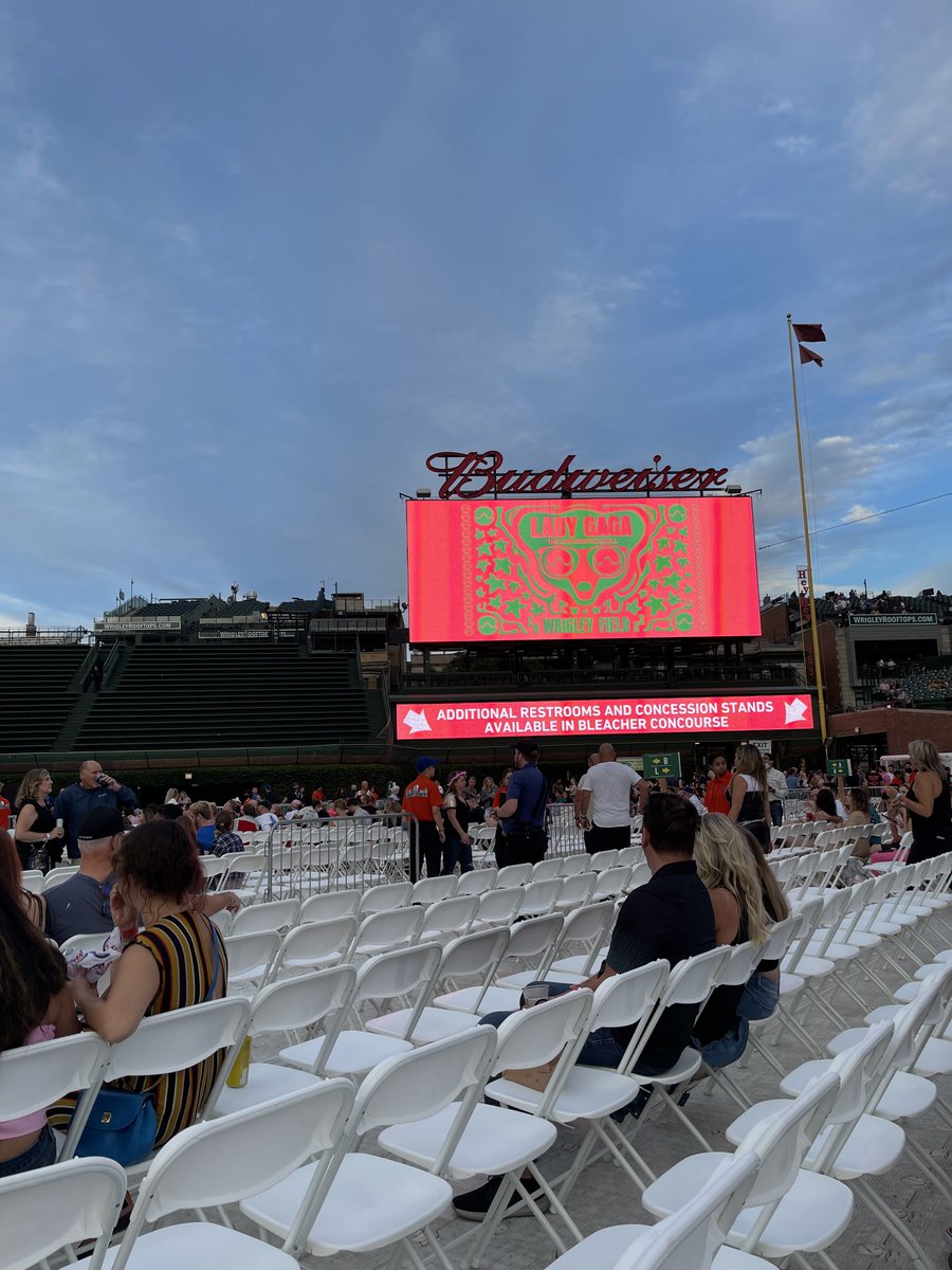 Chris 🩷✨ tweet media