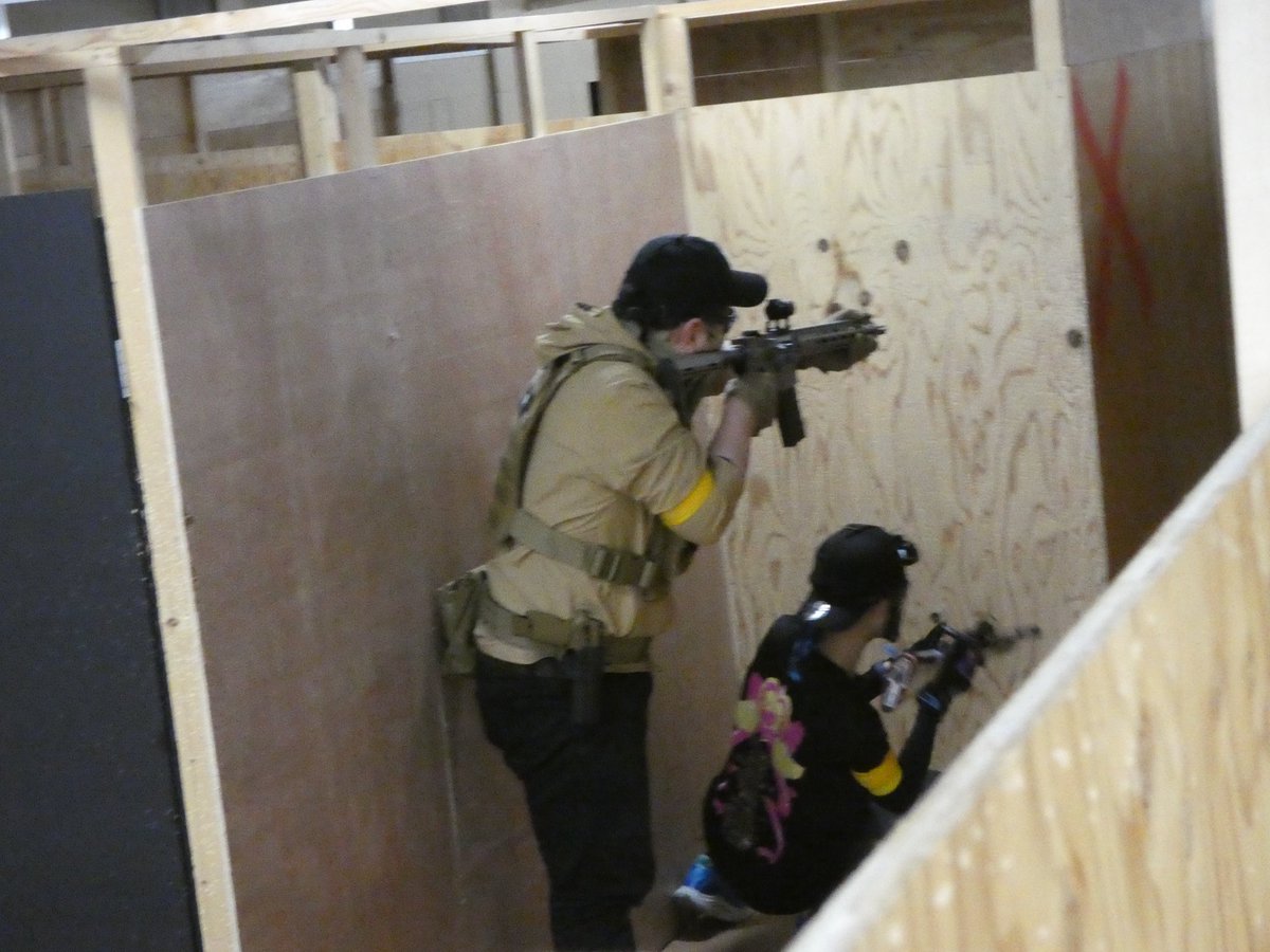 Lock0N0729's tweet photo. 約1年ぶり💦
ようやく＃HexeraAirsoft 様に行けました‼️
レイアウトもがらりと変わり、また更に楽しませていただきました✨
スタッフの皆様いつも楽しい設営ありがとうございました‼️
一緒にゲームをしてくれた皆様もありがとうございました‼️楽しかった🎵
#HEXERA ＃サバゲー ＃サバイバルゲーム https://t.co/OhfwasAyhg
