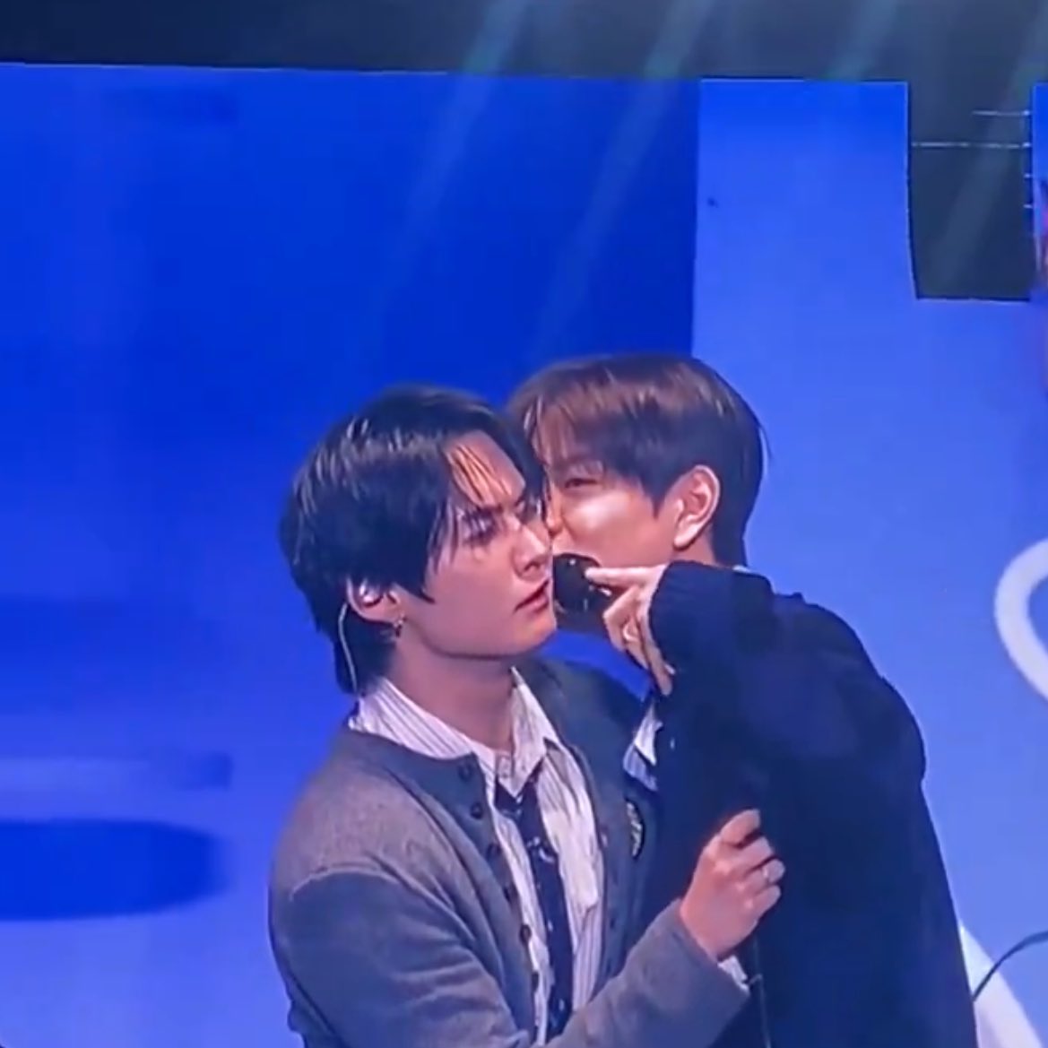 ????? #2RENE tweet media