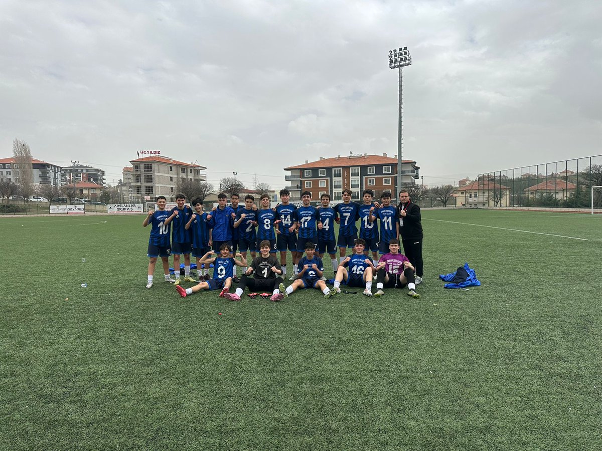 Yenimahalle_SK's tweet photo. Takımımız, U15 Ligi'nde Akyurt Belediyespor'u 1-0 mağlup ederek sahadan galibiyetle ayrıldı.
Sporcularımızı ve teknik ekibimizi tebrik eder, başarılarının devamını dileriz.
#yenimahallebelediyesisporlulübü
#futbol
#u15ligi https://t.co/a2Yeid1ela