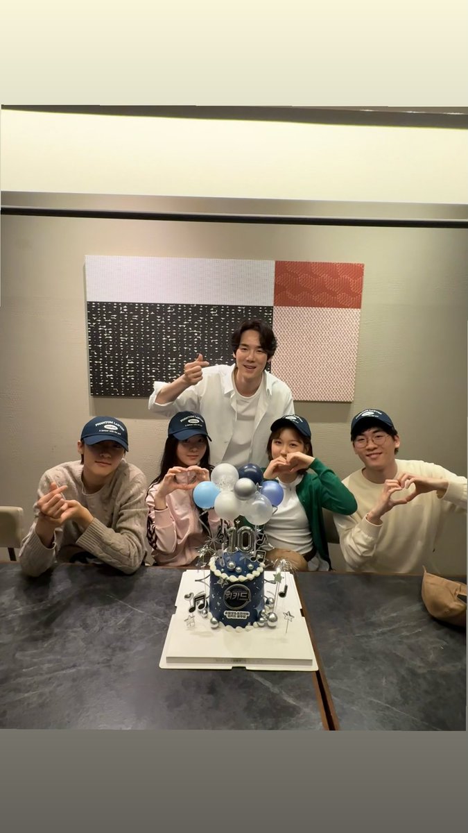 Yeonseok411_IFC's tweet photo. 20260328 📸 #yooYeonSeok's Instagram stories with #YoonIlSang, #LeeHarang, #ChoiMyeongBeen, #ParkYeEum, and #HongEuiHyun for #WEKID Blue Team's 10th Anniversary meet-up 💙 https://t.co/YF0GyaEnHm