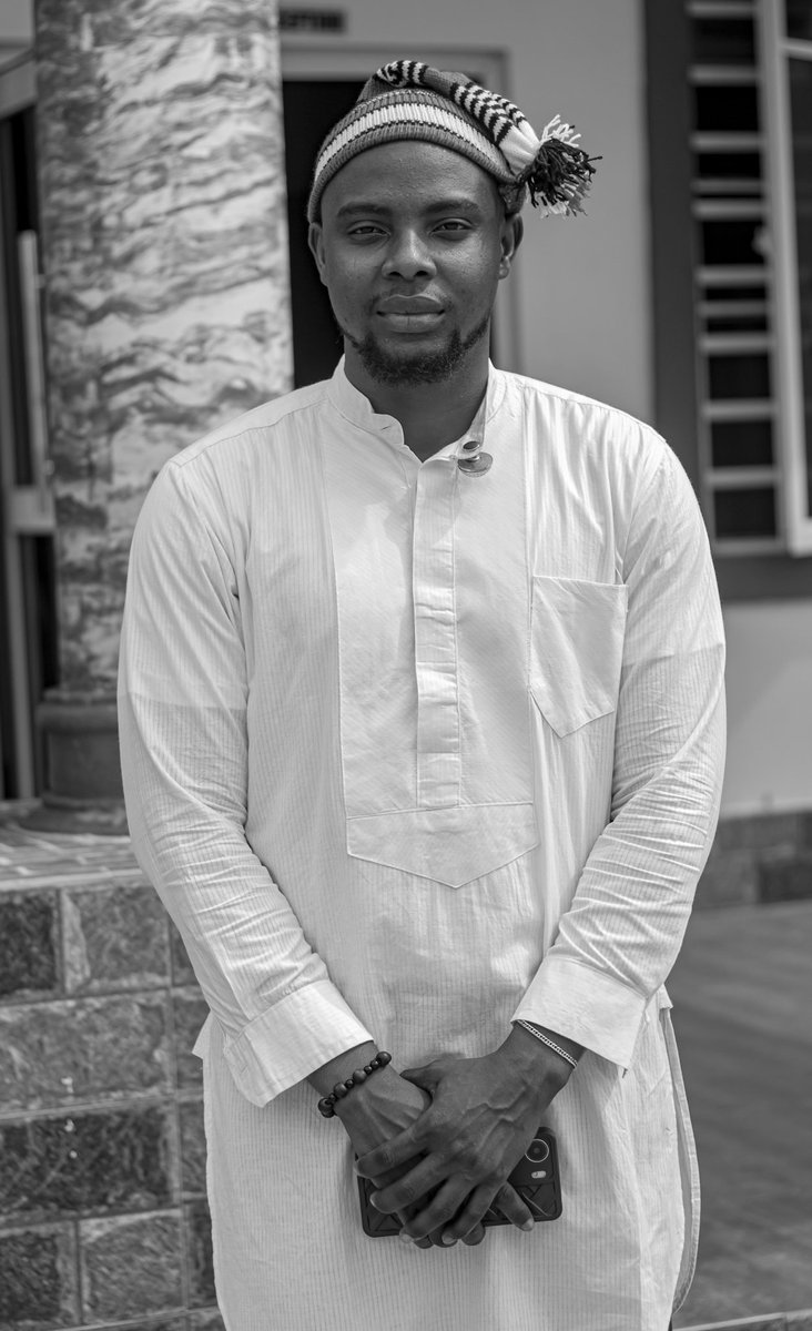 ChukwukadibiaM2's tweet image. You'd always hear something like "please like , follow, share and comment guys" from  celebrities but Dem no dey gree follow person  just why 😭. How do we grow then
#JourneytocontentCreation
#pleasefollowMe
#Ubulu-ukuBoy