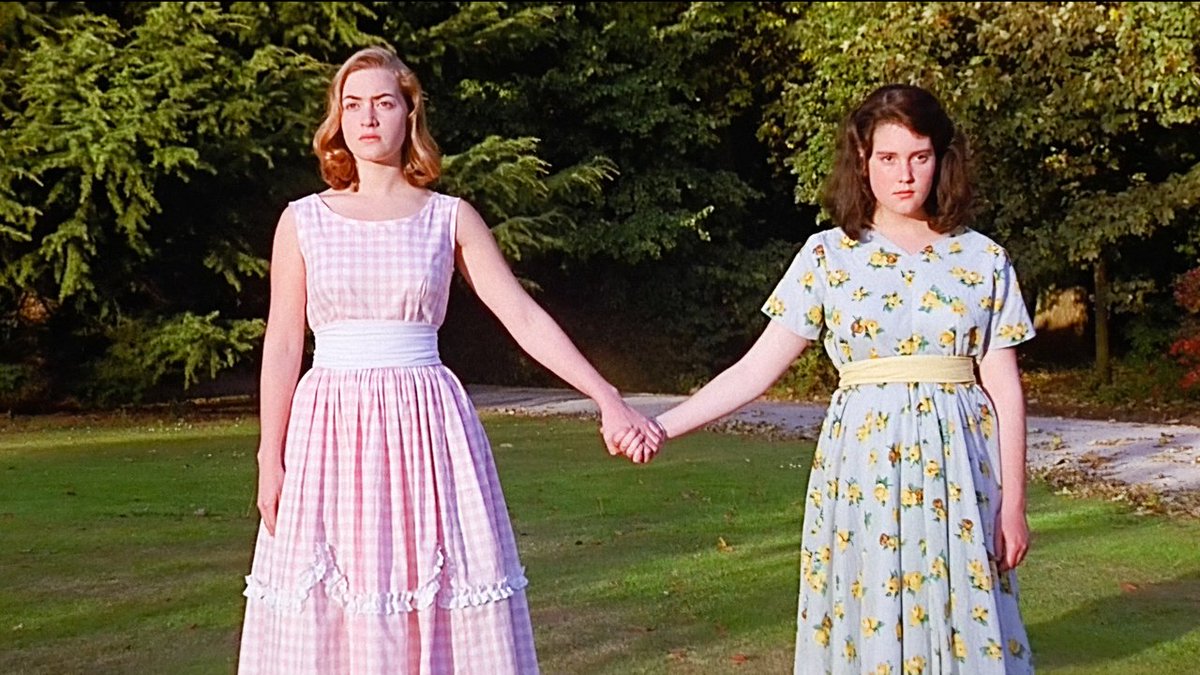TweetsdeCine1's tweet photo. Criaturas celestiales / Heavenly Creatures 🇳🇿 (1994) de Peter Jackson
El universo de Jackson completamente definido sostenido magistralmente por actrices maravillosas, entre ellas una Kate Winslet prácticamente desconocida y una novel Melanie Lynskey a lo Leonard "Gomer Pyle" https://t.co/QDoe3R70aF