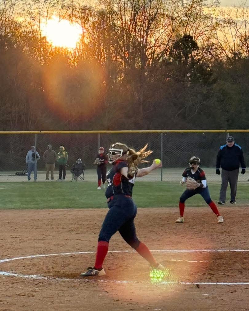 Campbell_Z2009's tweet photo. Weekly recap:
This week we played 3 games, I pitched 15 innings. I had 32ks, 3 walks, and 8 hits off of me this whole week!! Can’t wait for this next week out on the field with my team!! Keep up the work ladies!!#uncommitted2027 #uncommittedpitcher https://t.co/RJfcr84Pl7