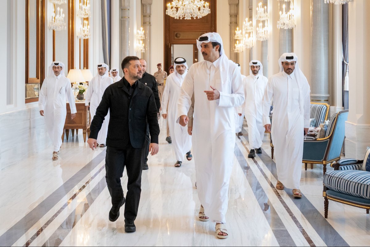 QatarNewsAgency's tweet photo. وجرى خلال الاجتماع استعراض علاقات التعاون والصداقة بين البلدين وسبل تطويرها، لا سيّما في مجالات التكنولوجيا والأمن والدفاع والطاقة وبما يعزز الشراكة بين البلدين ويفتح آفاقًا جديدة للتعاون الثنائي
#قنا #قطر #أوكرانيا https://t.co/qaPqRdYAw6