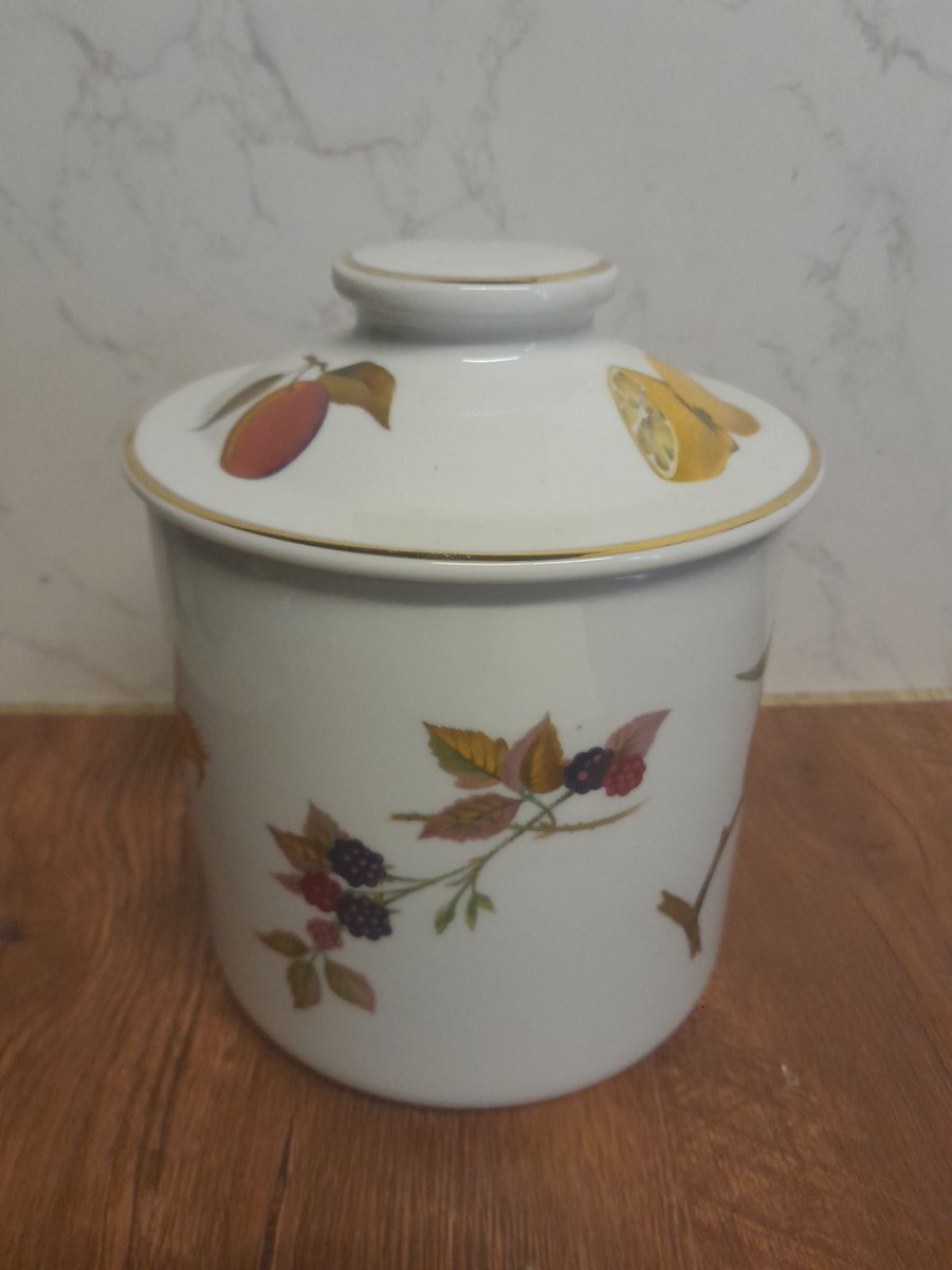 totalrewind's tweet photo. a nice selection of royal Worcester evesham porcelain tableware.... soon to be on sale at our fist ebay live show. https://t.co/Ko8edCg7jZ