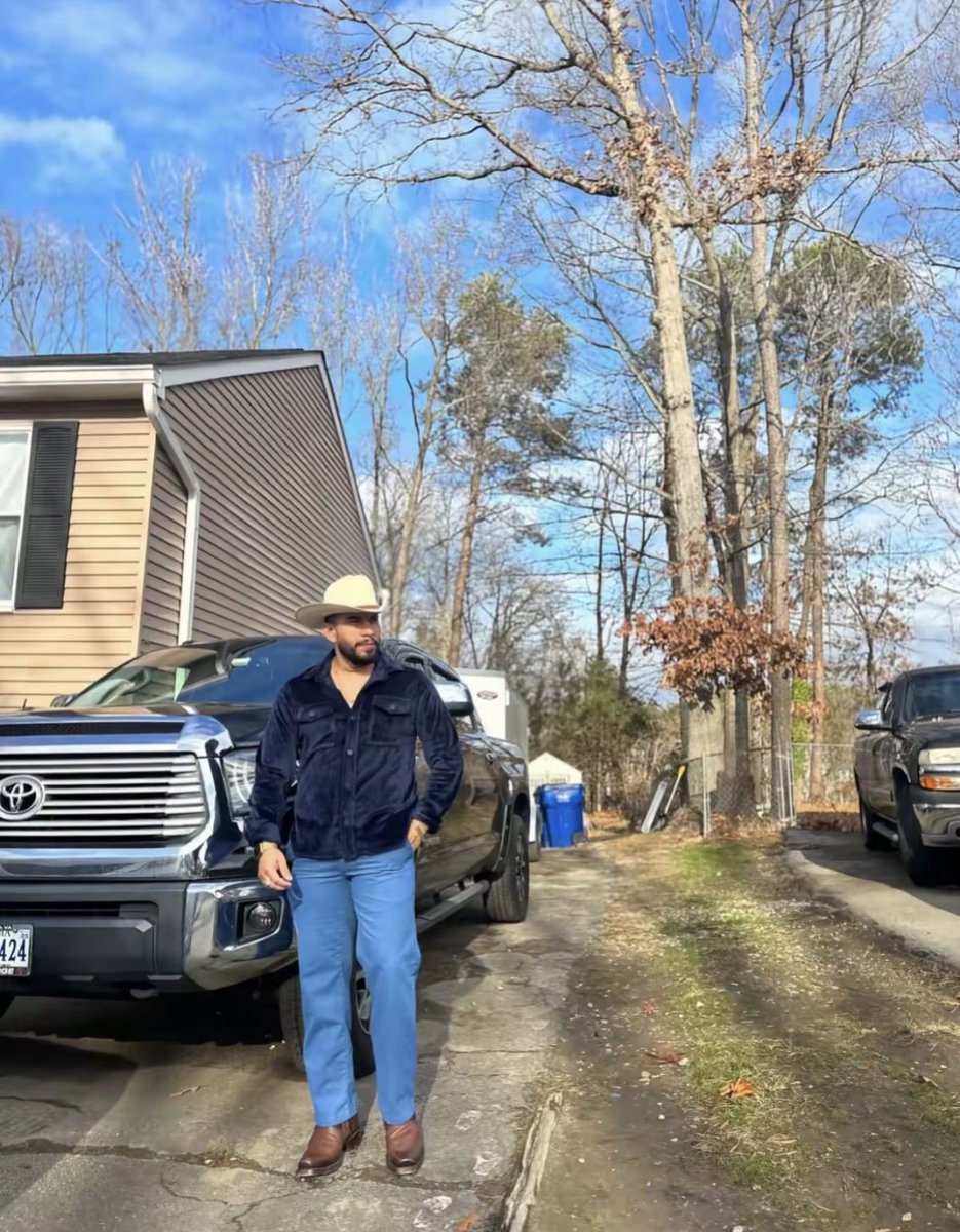 blue collar men tweet media