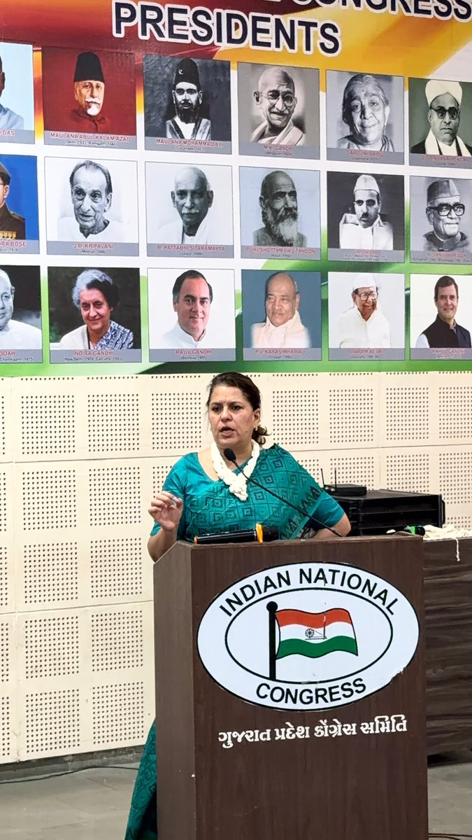 SupriyaShrinate's tweet photo. आज अहमदाबाद में @INCGujarat सोशल मीडिया विभाग के सभी राज्य और ज़िला पदाधिकारियों के साथ संवाद किया

संविधान और सच की इस अहम लड़ाई में सोशल मीडिया के योद्धाओं की अहम भूमिका है

गुजरात प्रदेश अध्यक्ष @AmitChavdaINC जी से भी मुलाक़ात हुई

@bhumanINC 
@KKShastrii 

📍अहमदाबाद https://t.co/B04kgbzjjq