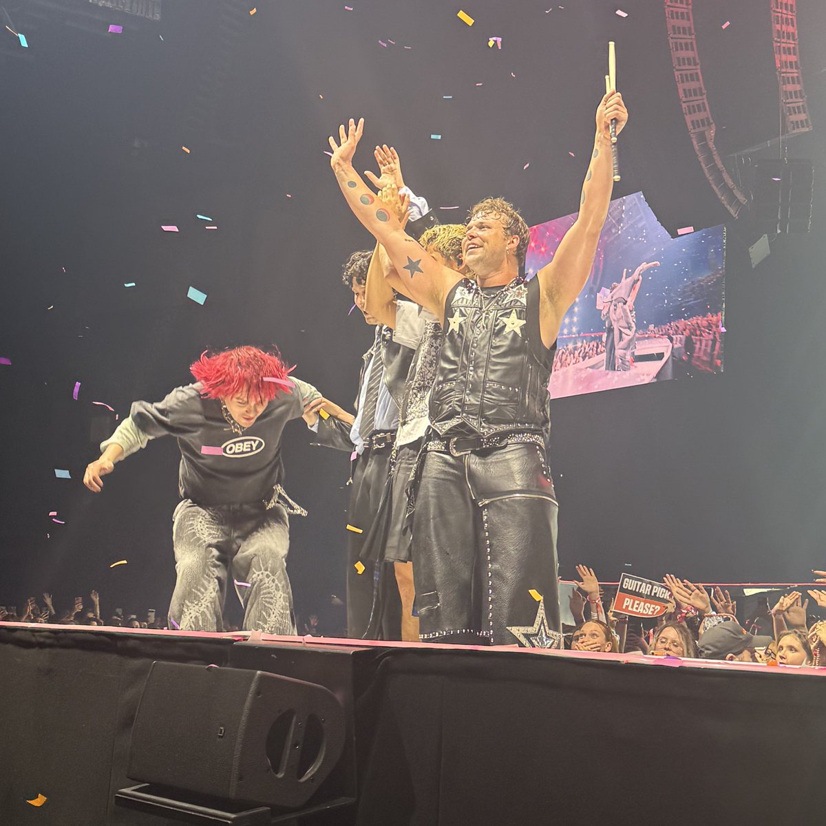 fleur ★ on tour! tweet media