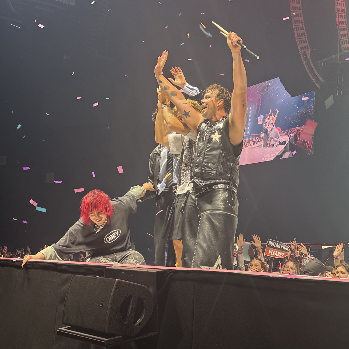 fleur ★ on tour! tweet media