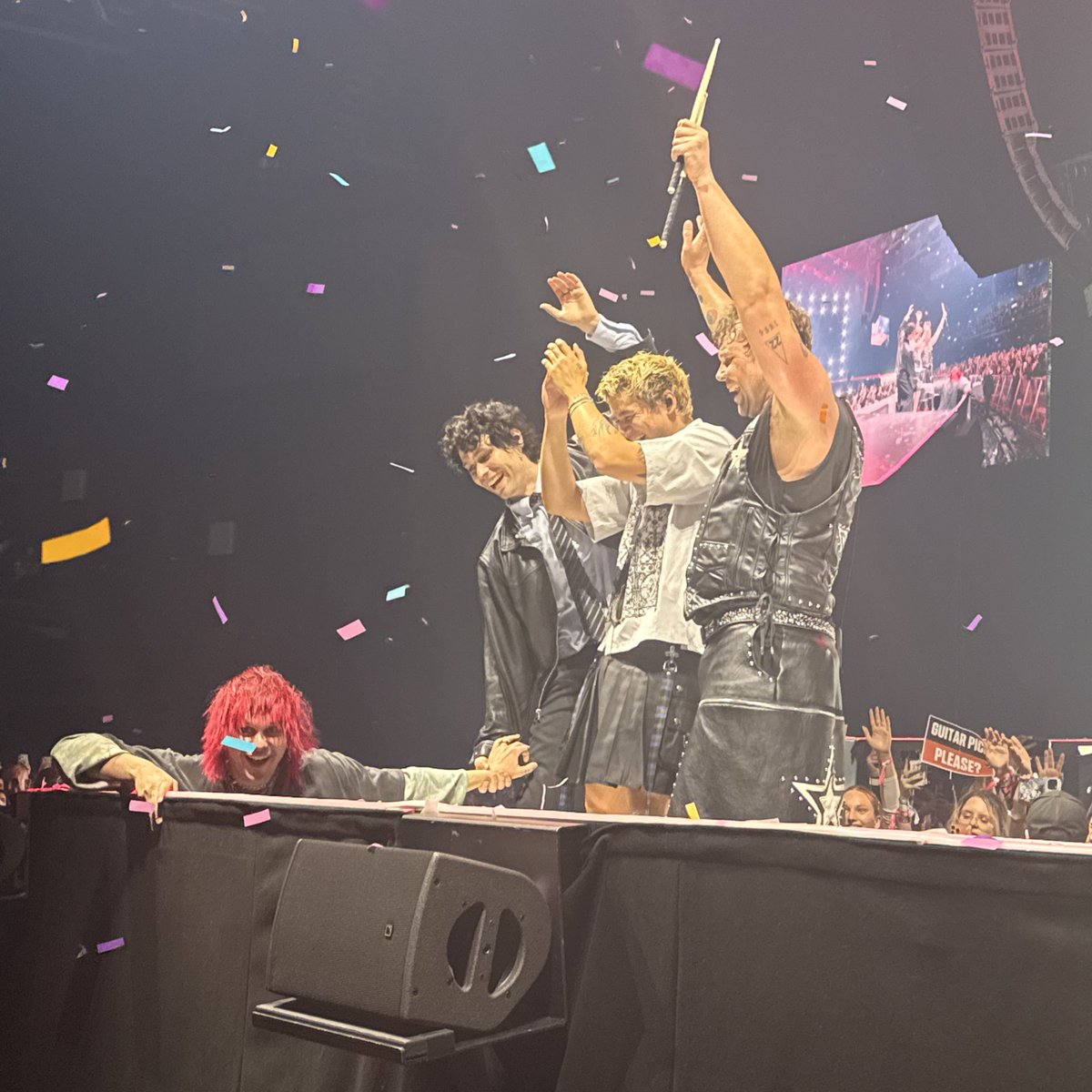 fleur ★ on tour! tweet media